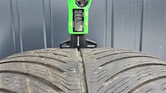 255/40 r20 zimne pneumatiky - 3