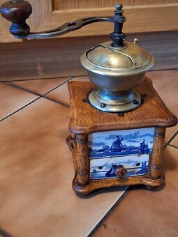 Starý mlynček na kávu Ideal - 3