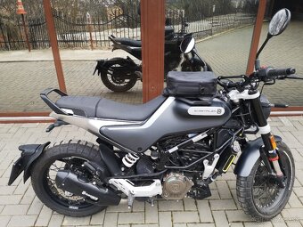 HUSQVARNA SVARTPILEN 125 - 3