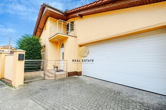 Na PREDAJ Dvojgeneračný RD Nitra - Hornozoborská na 909m2 po - 3