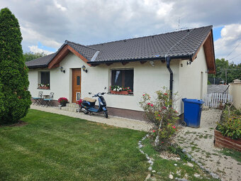 Moderný rodinný dom s pozemkom 834 m2, bazán, terasa.. - 3