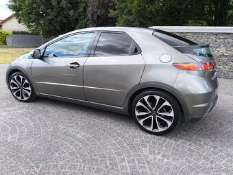 Honda Civic 8g 1.8 V-tec - 3