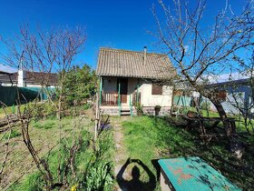 PREDAJ - Záhrada s murovanou chatou v Komárne - 3