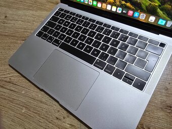 Macbook air 2019 s retina displejom plnefunkcny ma len bezne - 3