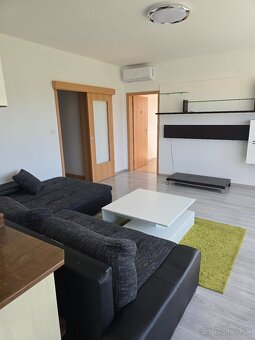 Moderný 2-izbový byt s vlastným parkovaním a zelenými pl - 3