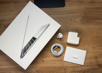 MacBook Pro 2017 256GB Silver - 3