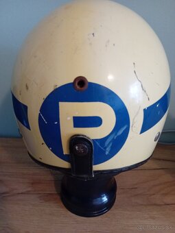 Staré retro prilby - 3
