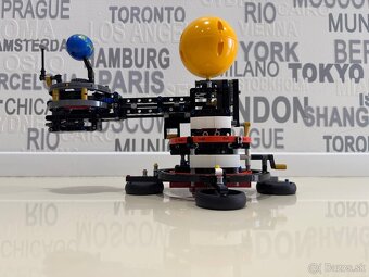 Lego technic 42179 - Planeta zem a mesiac na obeznej drahe - 3