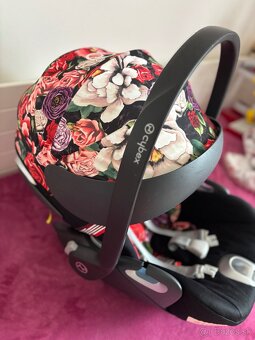 Autosedačka CYBEX Cloud Z I-Size Spring Blossom Dark - 3