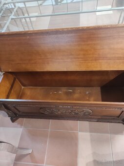 Drevená truhlica s rezbou - 3