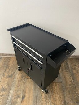 Mobilný stolík na tetovanie - 3