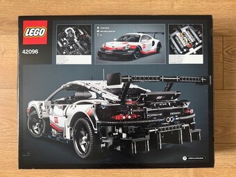 Predám LEGO Technic 42096 Porsche 911 RSR - 3