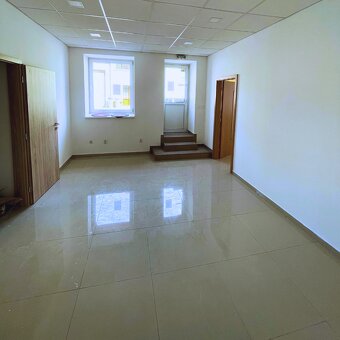 KANCELÁRIA KRUPINA, 39 m2 - BUDOVA POLIINVEST - 3