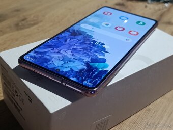Samsung Galaxy S20 FE - 3