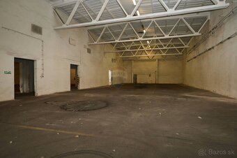 RE/MAX  ponúka na prenájom skladové priestory v Trnave s výb - 3