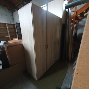 Predám šatníkovú skriňu vo výbornom stave. - 3