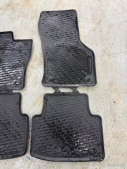 Passat B8 Variant gumove rohoze + vanicka do kufra - 3