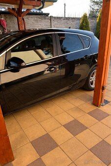 Opel Astra 1.6 бензín, 132 kW, r. 2010 - 3