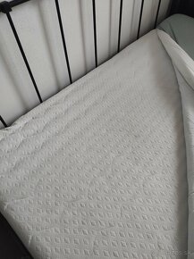 Kovová posteľ s matracom a roštami - 3