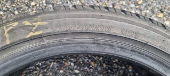 Predám Pneu 235/40r18 - 3