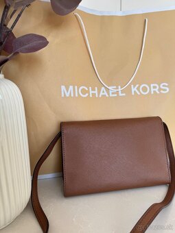 Michael Kors kožená crossbody kabelka - 3