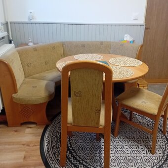 Rohová lavica, okrúhly stôl a 2 ks stoličky - 3