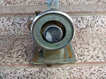 Predám starší šijací stroj LADA - 3