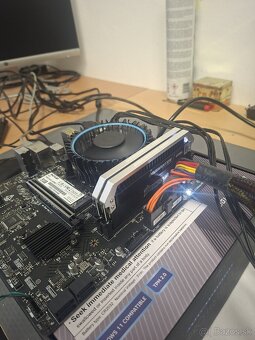 CORSAIR 16GB DDR4 - 3