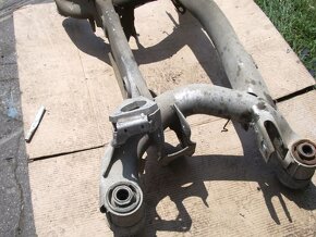 bmw e39 zadna naprava so silenblokmi  - 3