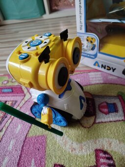 Andy programovateľný robot v top stave - 3