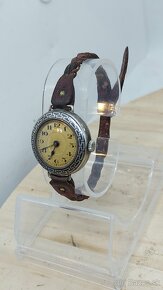 Predám funkčné dámske starožitné tulované hodinky 20te roky - 3