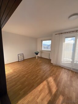 Nadčasový 3 izbový byt s výhľadmi a 2 balkónmi - 3