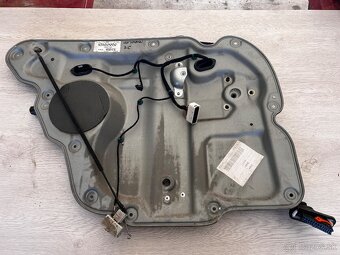 Mechanizmus sťahovania okna VW TOURAN - 3