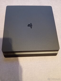Predám PS4 - 3