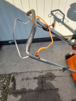 Benzinová kosacka s pojazdom Husqvarna - 3