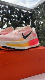 Nike Vomero 18 Sail Bright Crimson - 3