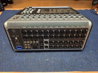 Digitálny mixážny pult QSC Touchmix 30 pro - 3
