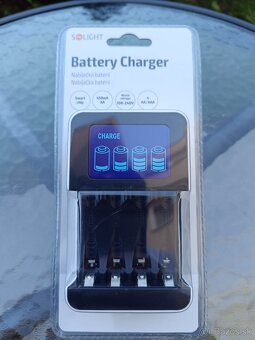 Predám nabíjačku batérií Solight DN25 - 3