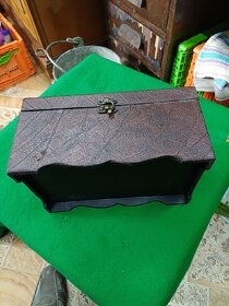Predám starý drevený kufrík - 3