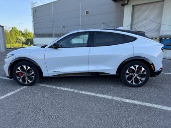 Ford Mustang Mach-E 75.7kWh Premium AWD STD ODPOCET DPH - 3
