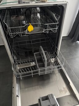 Predám používanú vstavanú umývačku riadu zn.Bosch - 3