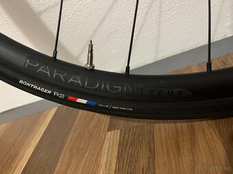 Cestné kolesá Bontrager Paradigm Comp, pevná os, centerlock, - 3