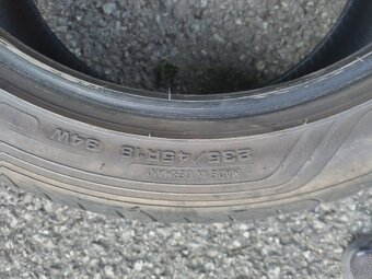 Goodyear 235/45/R18 - 3