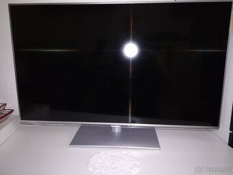 LED TV Panasonic TX-L42E6E - 3