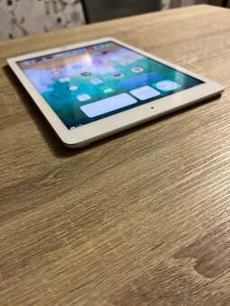 9.7” tablet iPad 5.generacia 32GB Silver TOP stav - 3