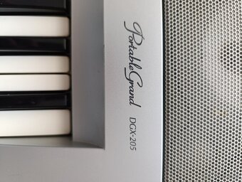 Yamaha dgx205 - 3