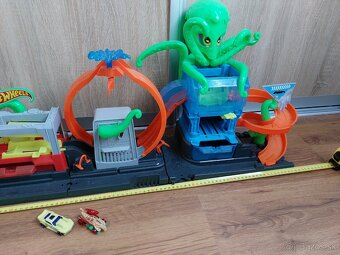 Hot wheels autoumyváreň s chobotnicou - 3