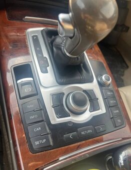 RAMIK NA STREDOVY PANEL MMI AUDI Q7 a AUDI A6 C6 - 3