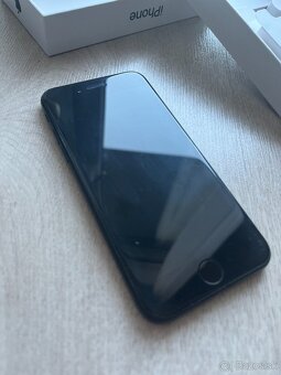 ⚫ iPhone SE (2020) – 128GB – Black - 3