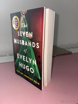 Taylor Jenkins Reid- Seven husbands of Evelyn Hugo - 3